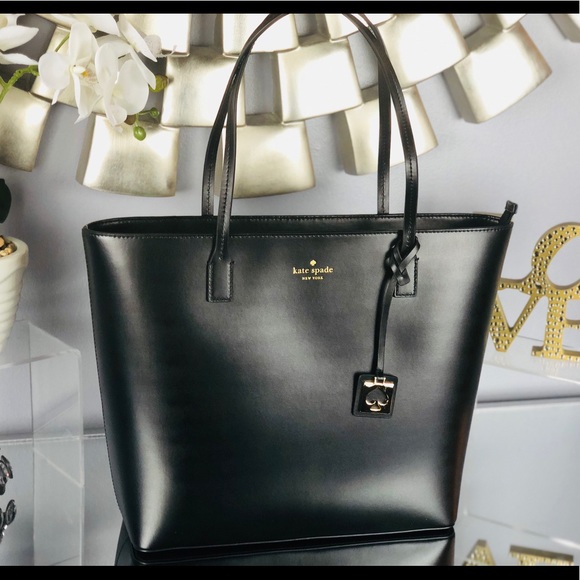 kate spade Handbags - Kate Spade Karla Black Beech Street Tote